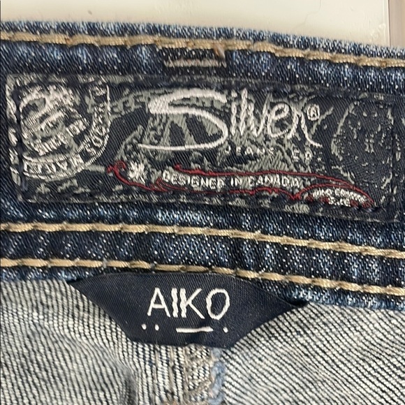 Distressed Silver Aiko skinny Mid Rise Medium Wash Jeans - Picture 4 of 12